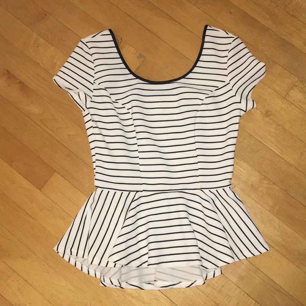 Ribbed Xhilaration scoop neck
